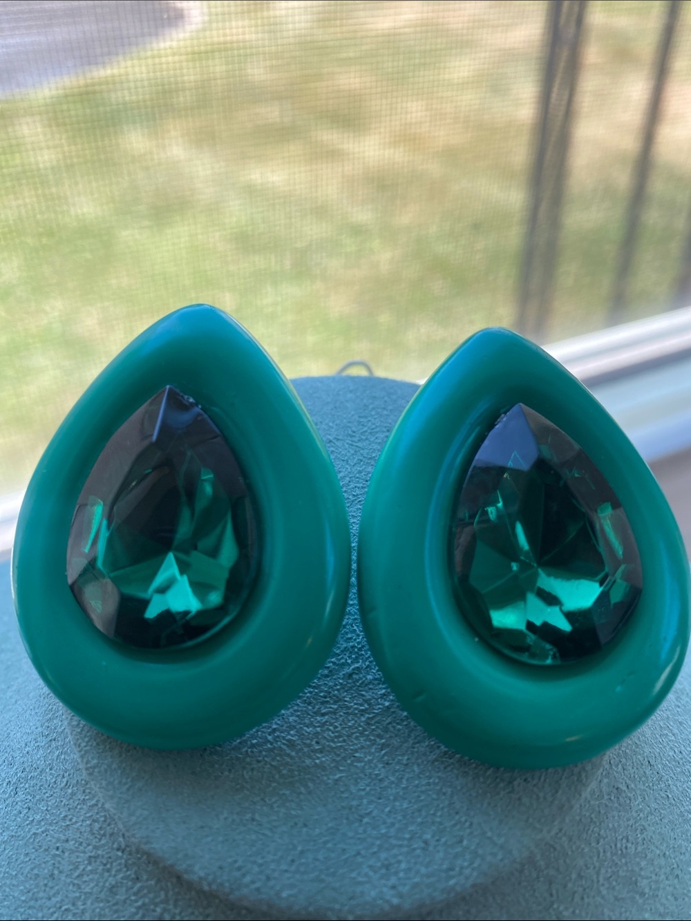 Vintage Emerald Green Teardrop statement Earrings Bold 80’s Resin Faceted Gem